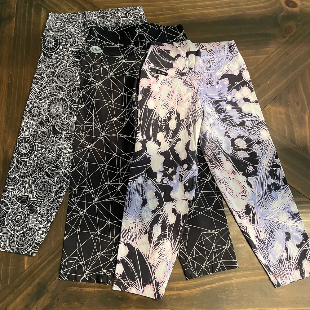 Kast. Athleisure, Capri Leggings. Small.